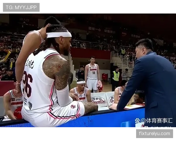 篮球比赛中替补席管理规则的具体要求与常见违规示例 篮球比赛中替补席管理规则的具体要求与常见违规示例